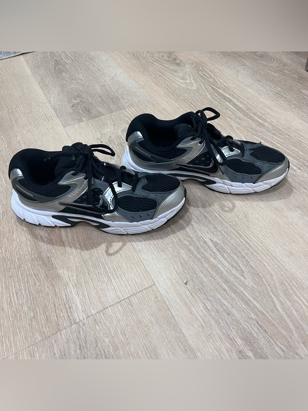 Nike V5 RNR Black Metallic Silver Y2K Running Shoes US 6.5Y Women 8 HQ6411-001
